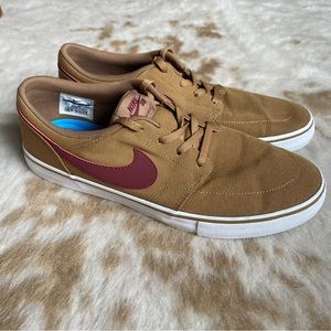 Nike SB Canvas Sneakers